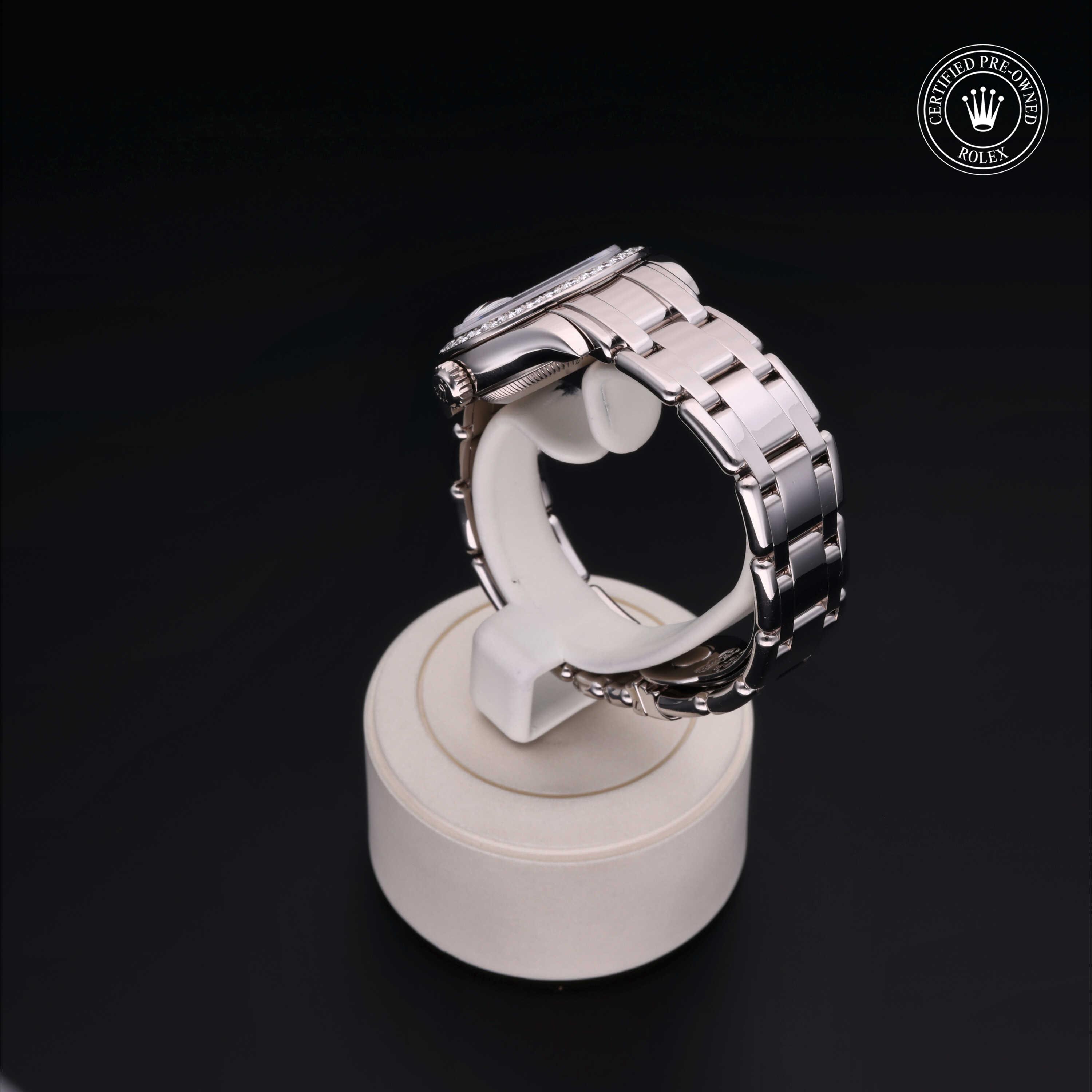 Oyster Perpetual Pearlmaster 29