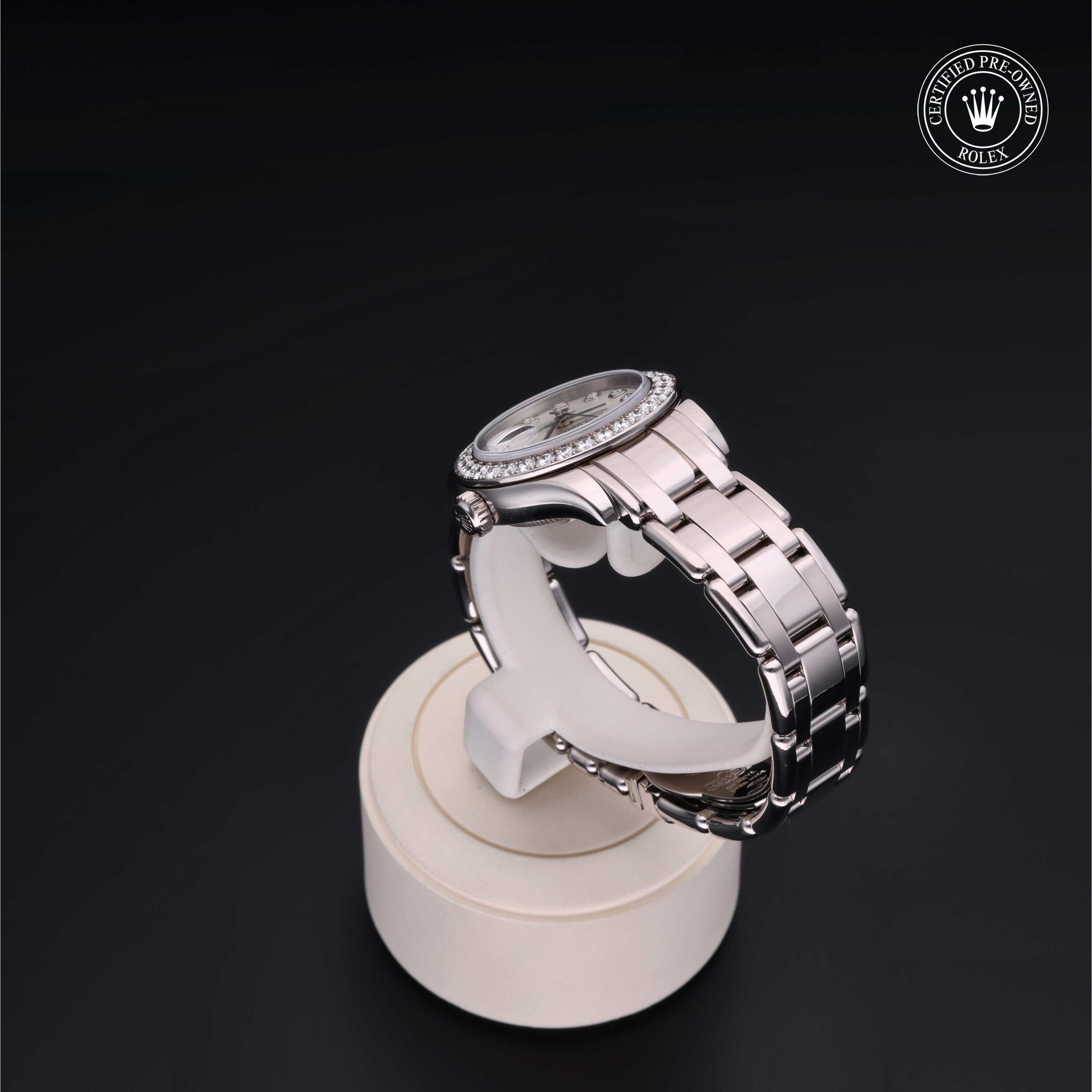 Oyster Perpetual Pearlmaster 29